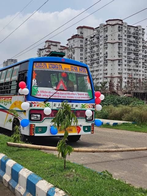 White AC Bus Service | Shapoorji to Bidhannagar (Ultadanga) Bus Route & Timings cover photo