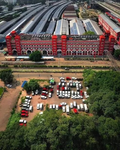 Howrah Railway Station | History, About, Platforms, Trains & Travel Information photo 4