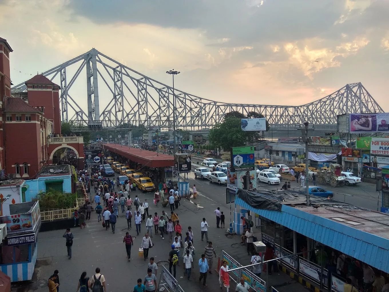 Howrah Railway Station | History, About, Platforms, Trains & Travel Information photo 2