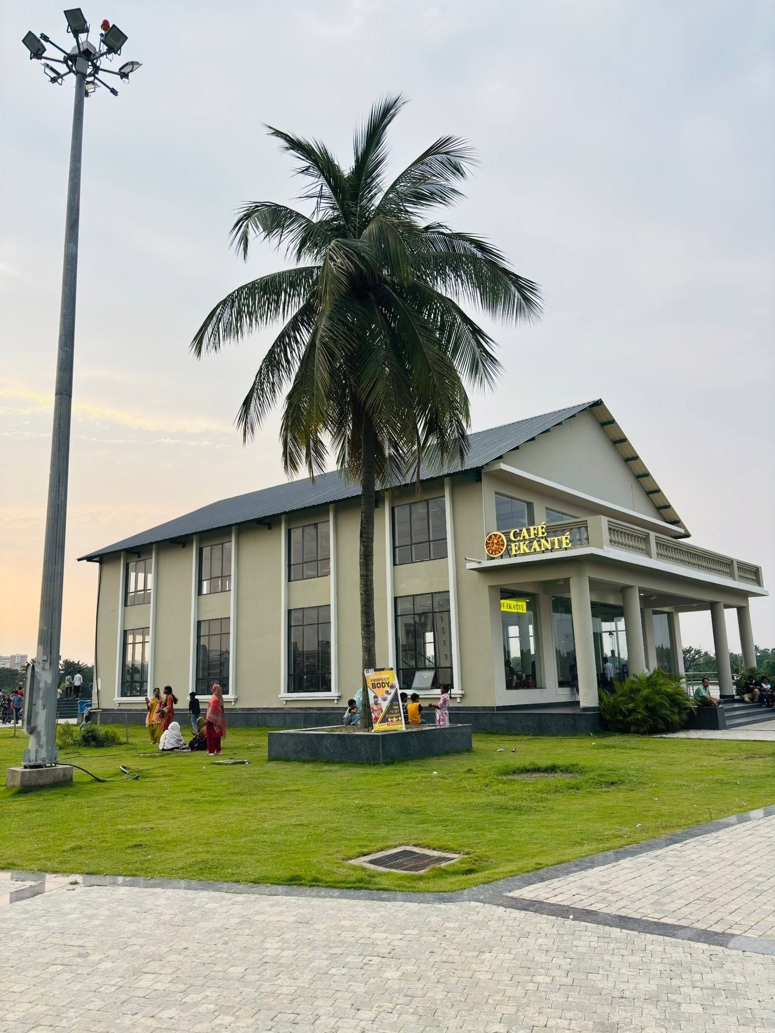 Taranya Community Park New Town | Taranya View Point, Waterfront Park & Cafe in Kolkata photo 4